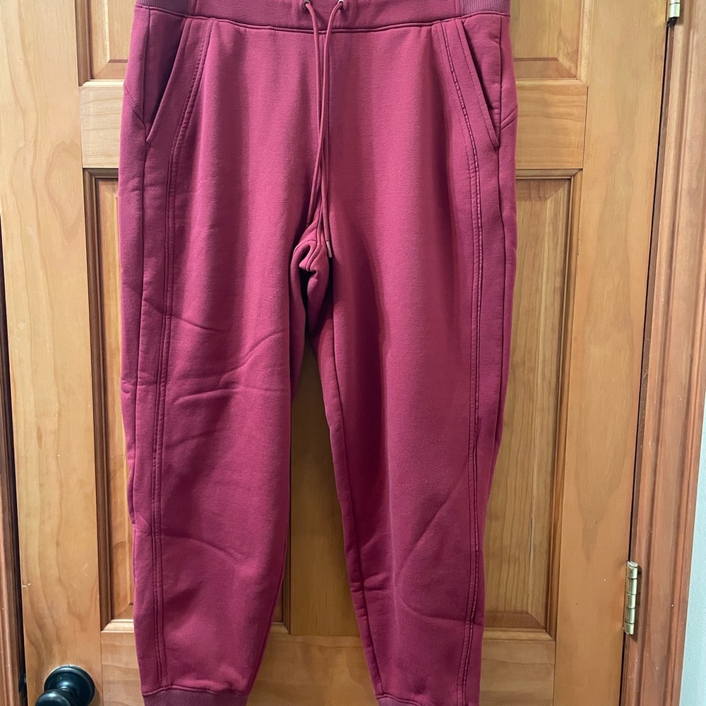 Womens Athleta Maroon Jogger Pants. Large. Gently worn. Super soft. No flaws.